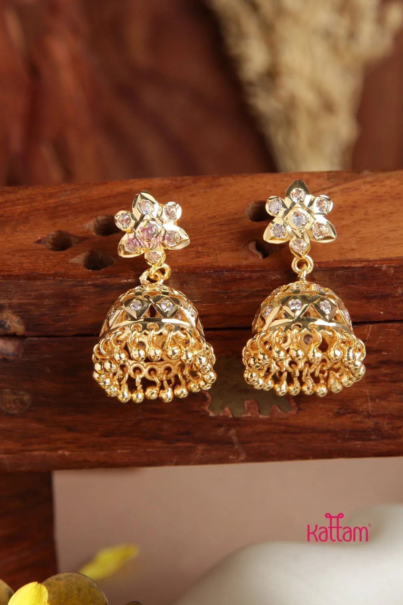 Aarunya - Gati white Stone Jhumka