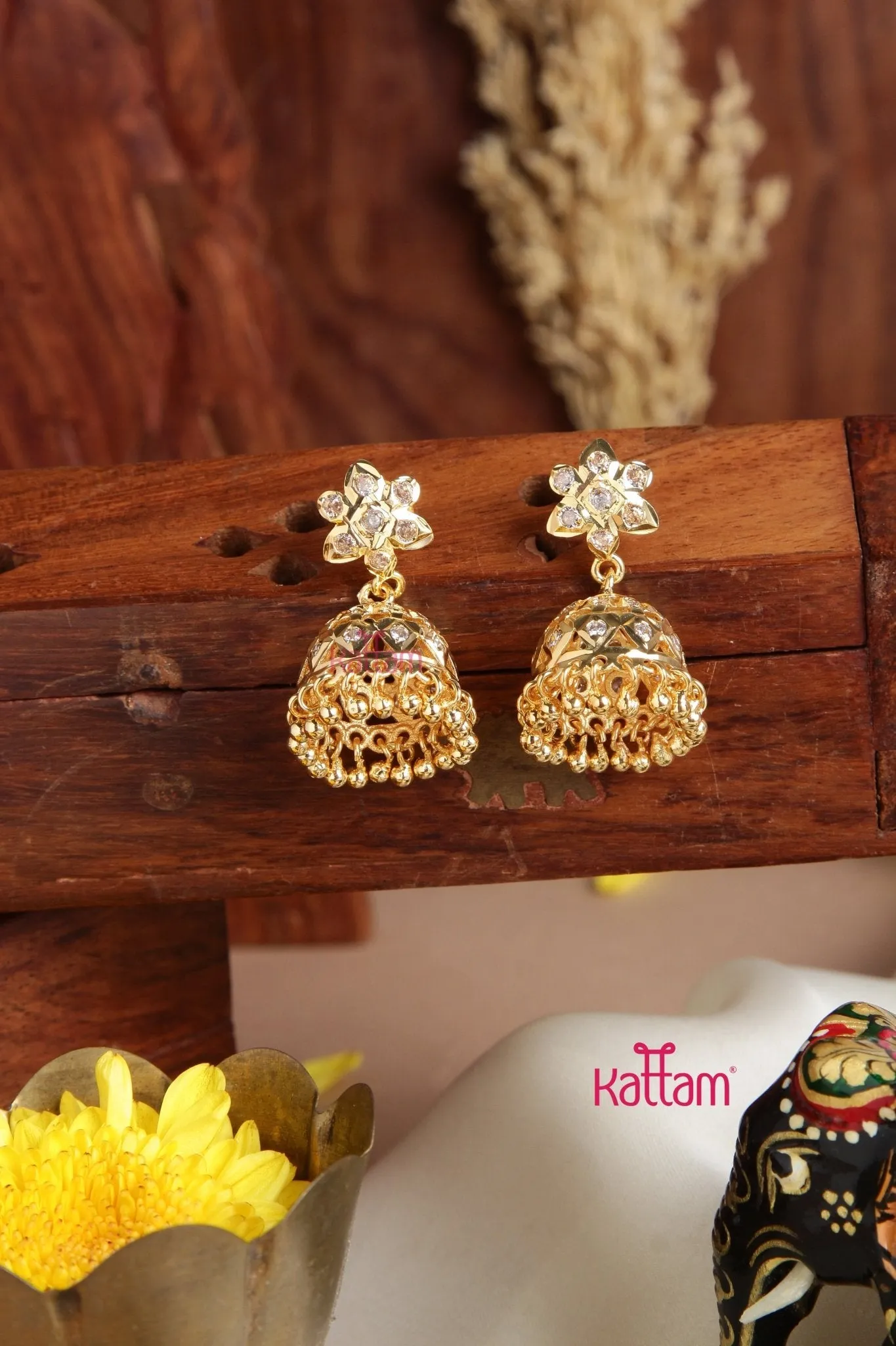 Aarunya - Gati white Stone Jhumka