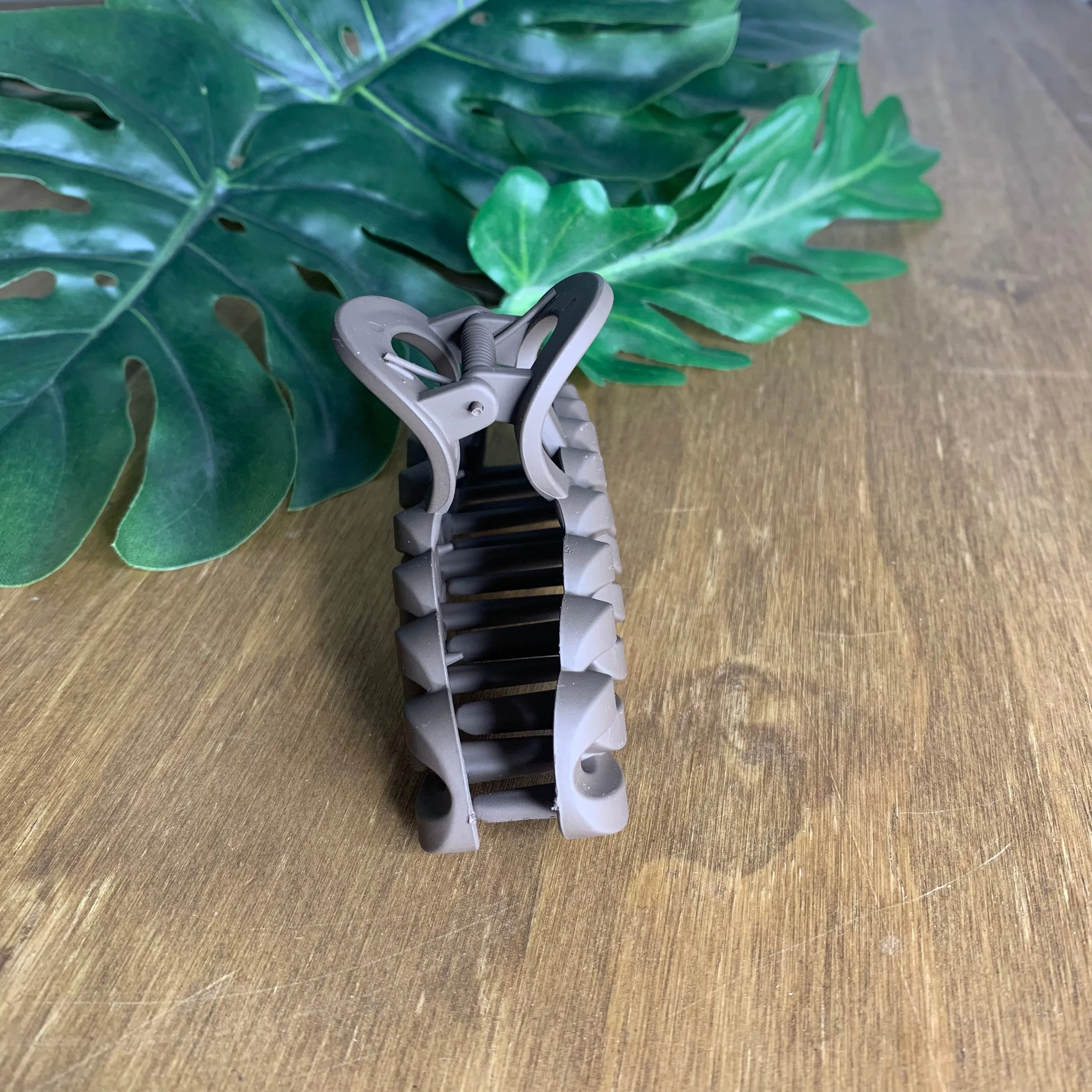 Chain Style Matt Hair Claw Clip
