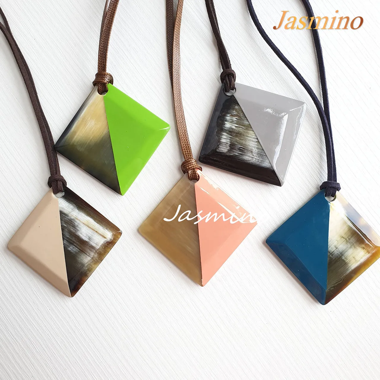 Handmade Pendant J17526, Made by Buffalo Horn and Lacquer