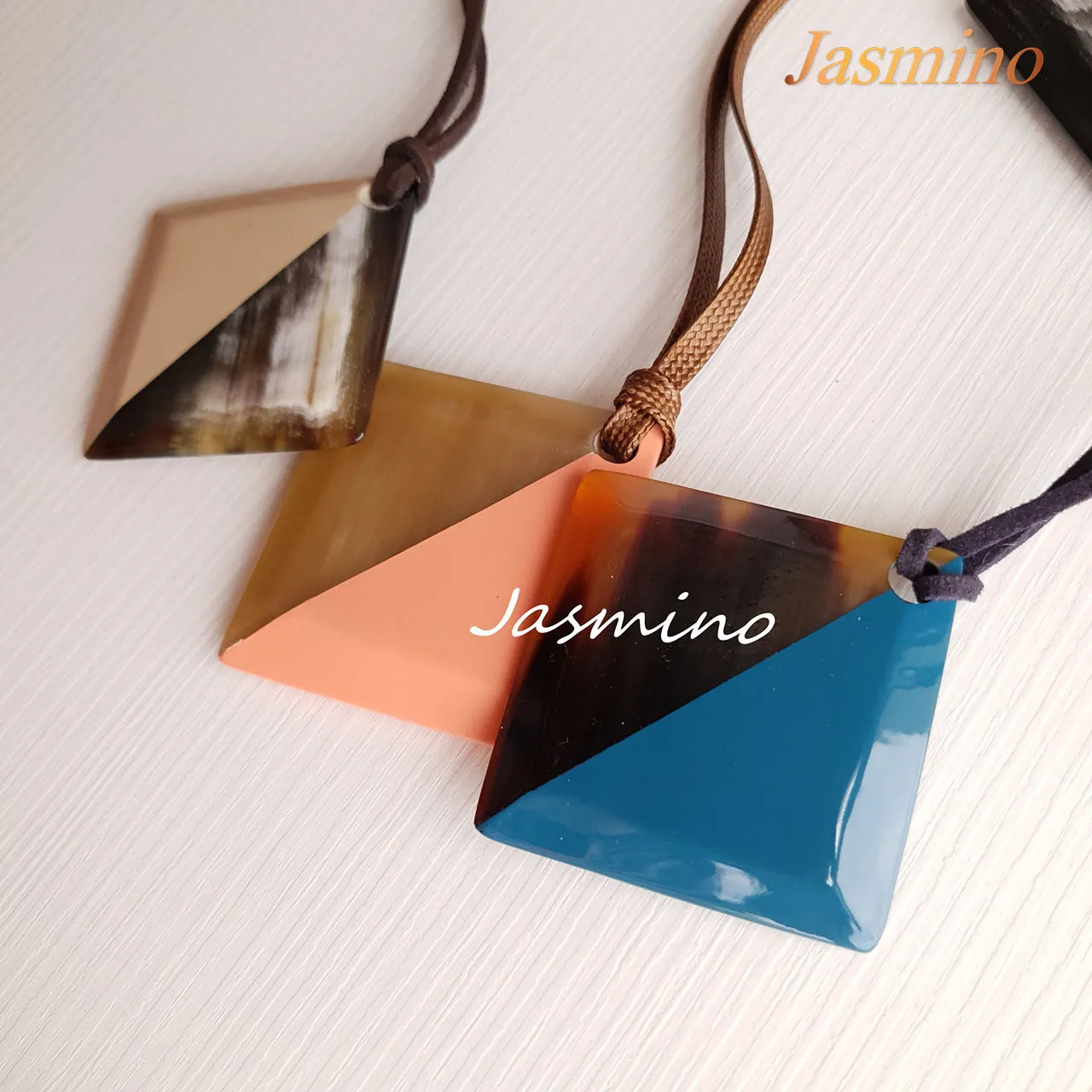 Handmade Pendant J17526, Made by Buffalo Horn and Lacquer