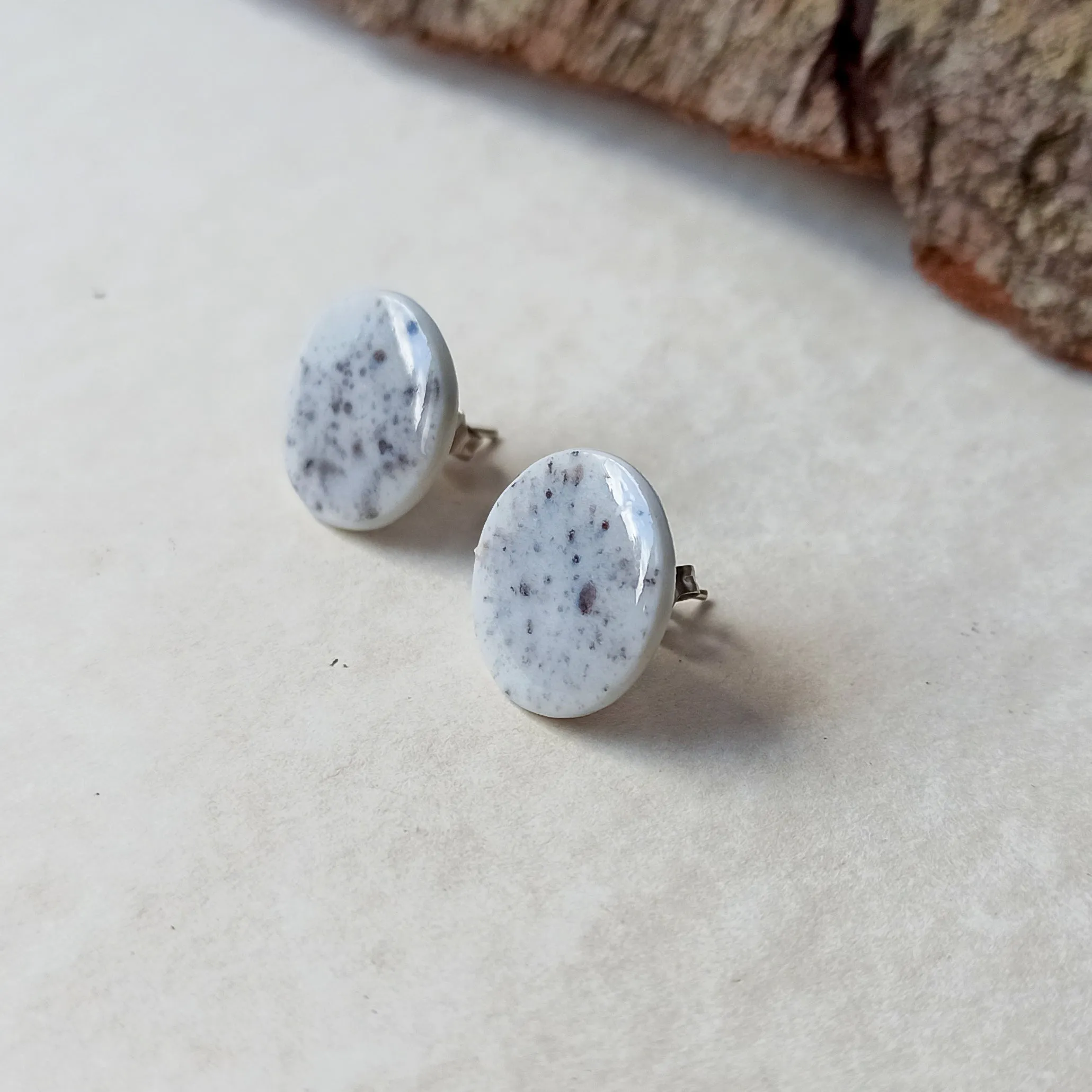 Splashed porcelain stud earrings