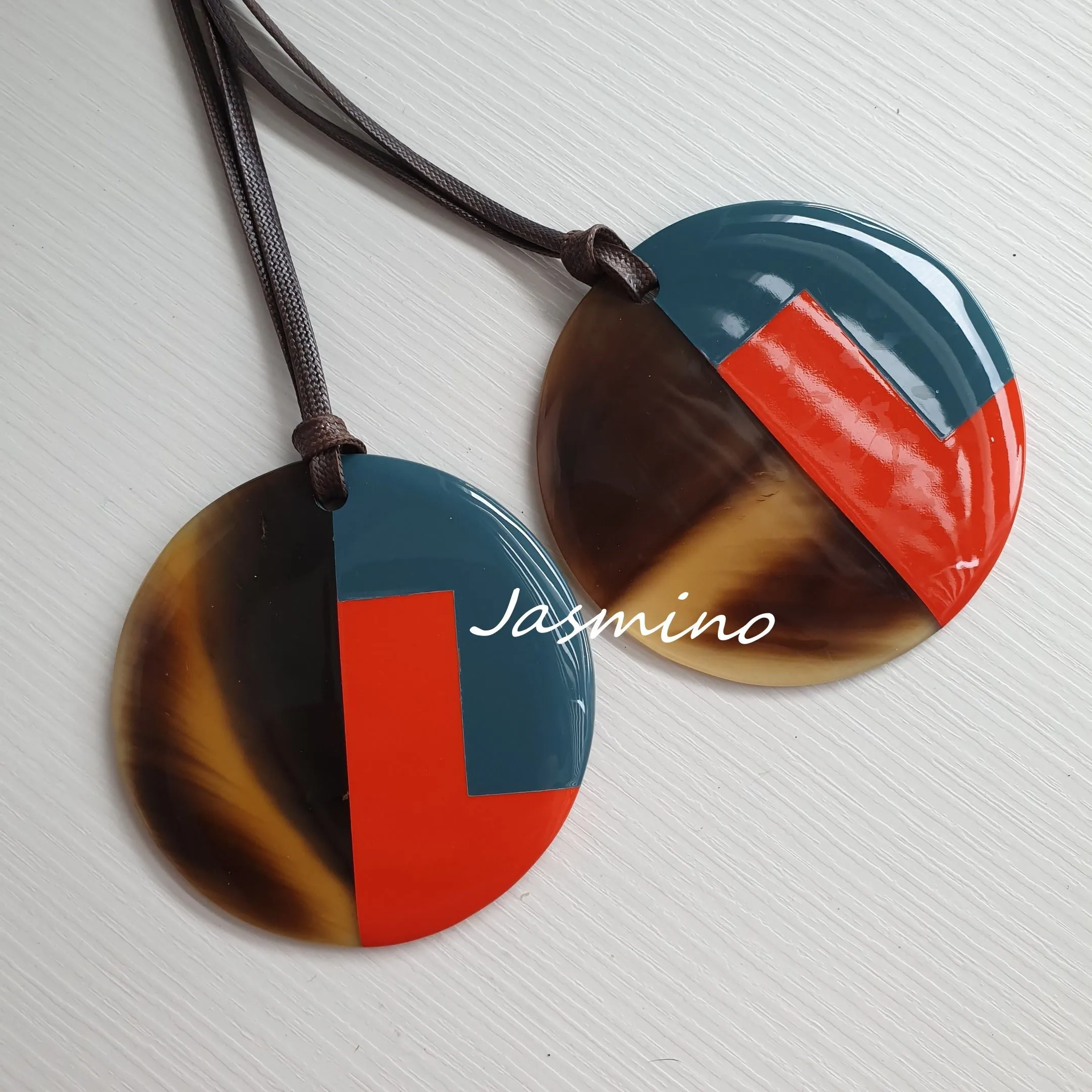 Trendy Colorful Pendant J17891, Made by Buffalo Horn and Lacquer