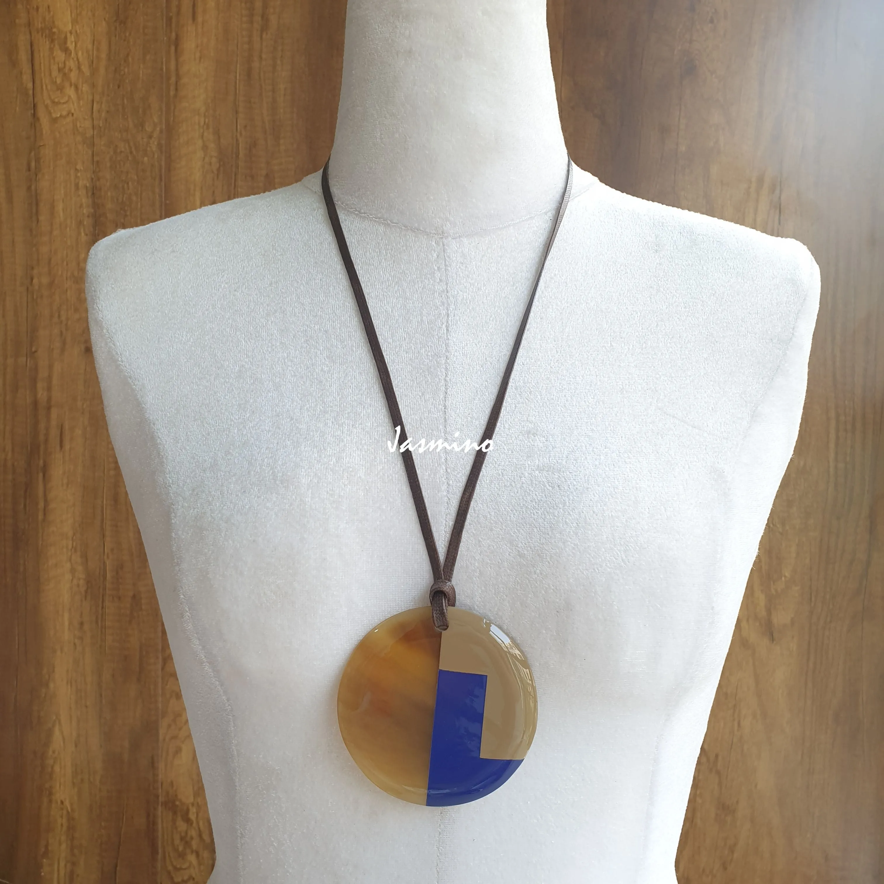 Trendy Colorful Pendant J17891, Made by Buffalo Horn and Lacquer